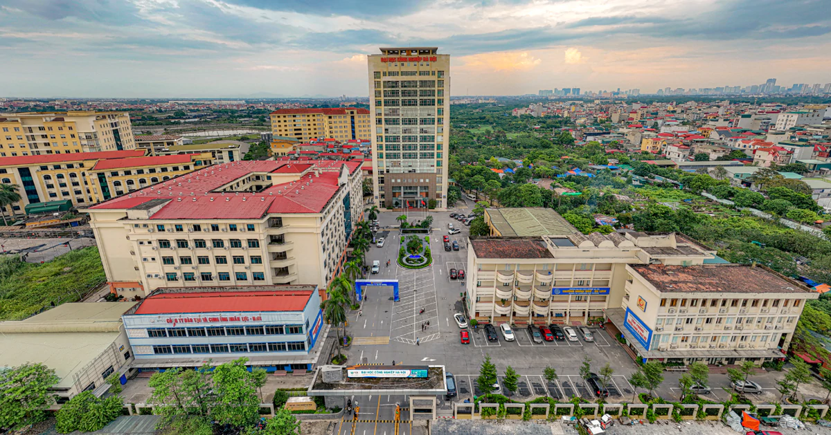 Đại học công lập dạy 100% tiếng Anh: Ngành hot, học phí, cách chọn trường