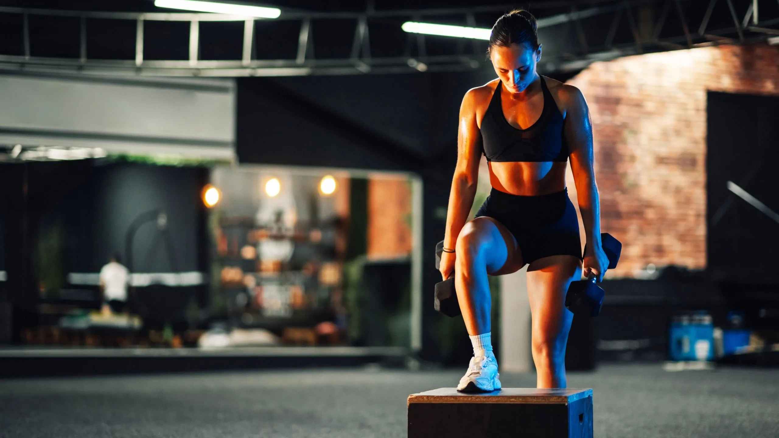 Khắc phục cứng khớp cổ chân và hông khi tập squat với yoga block