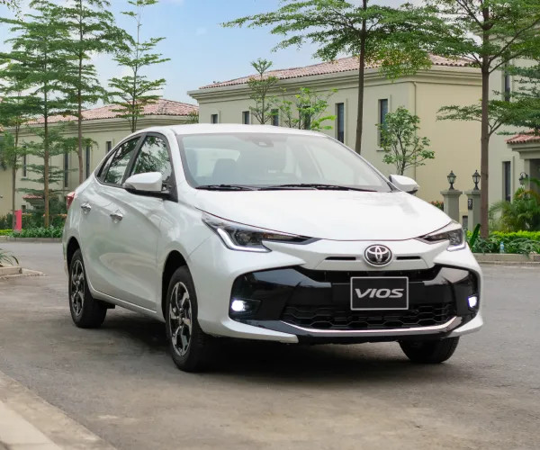 Bảng giá Toyota Corolla, Camry, Vios tháng 9: So sánh lăn bánh và chọn phiên bản phù hợp