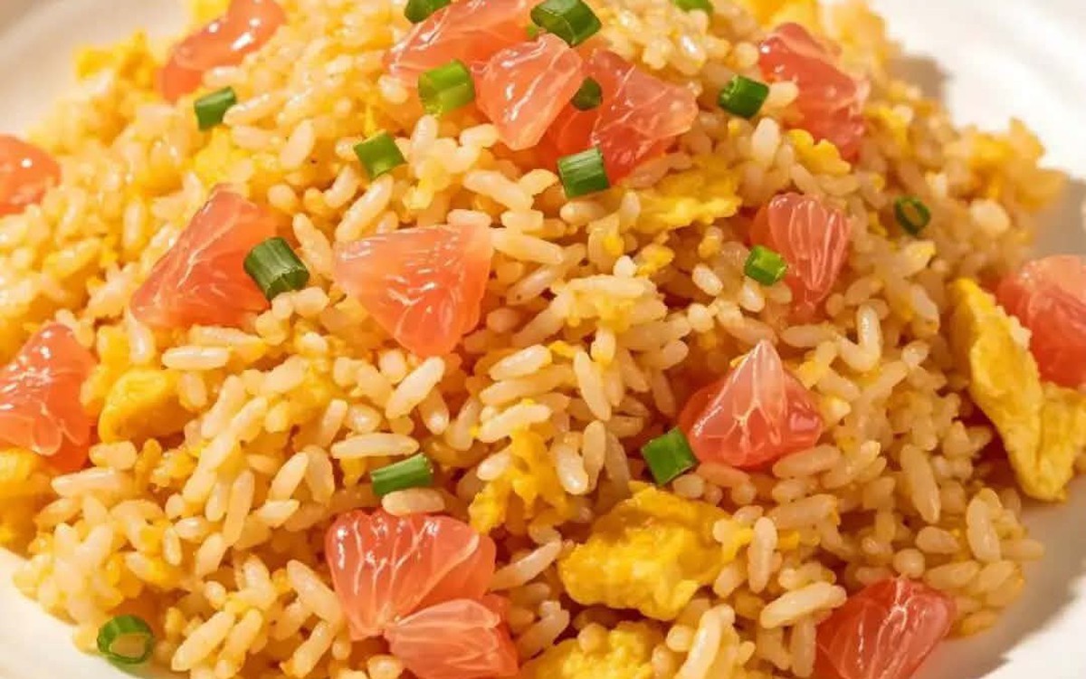 Cơm rang bưởi: Món cơm rang chua ngọt cho mùa bưởi