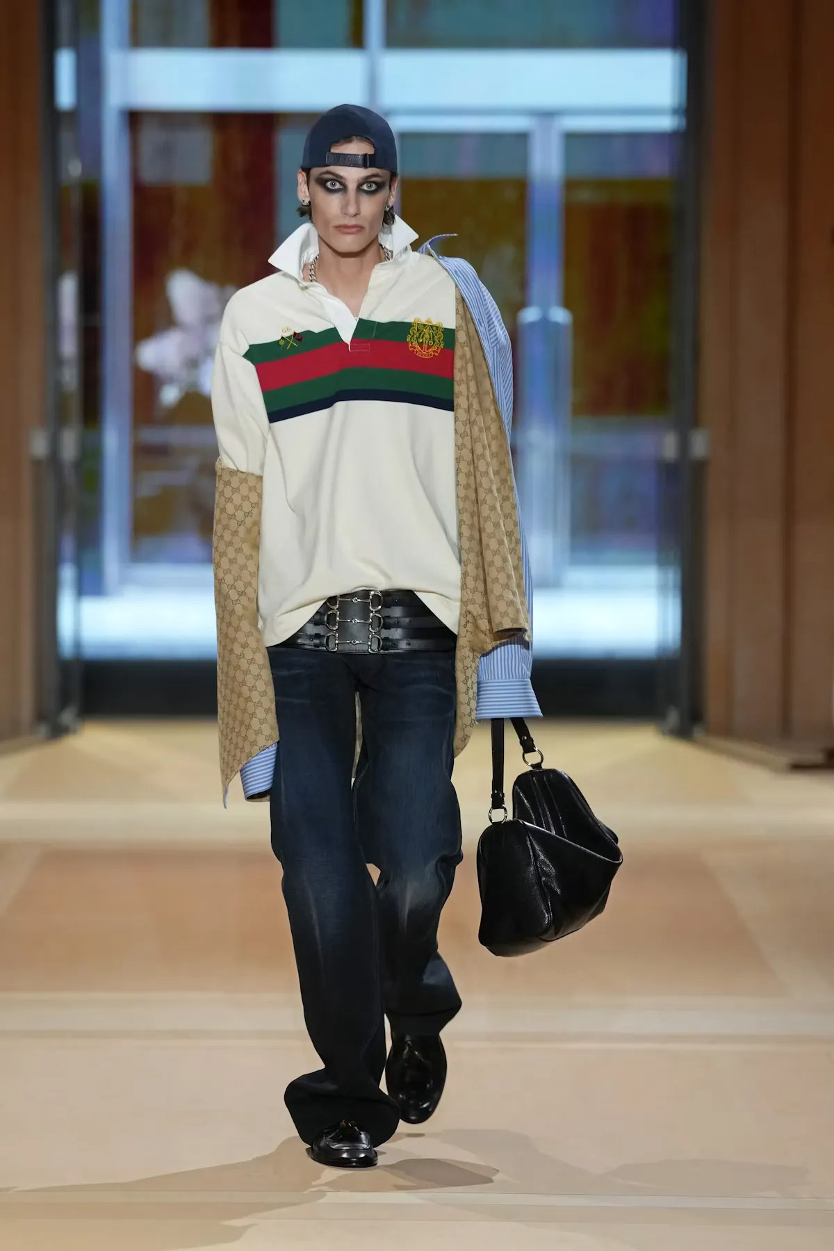 Demna tái định nghĩa Gucci qua cuộc chơi preppy mới