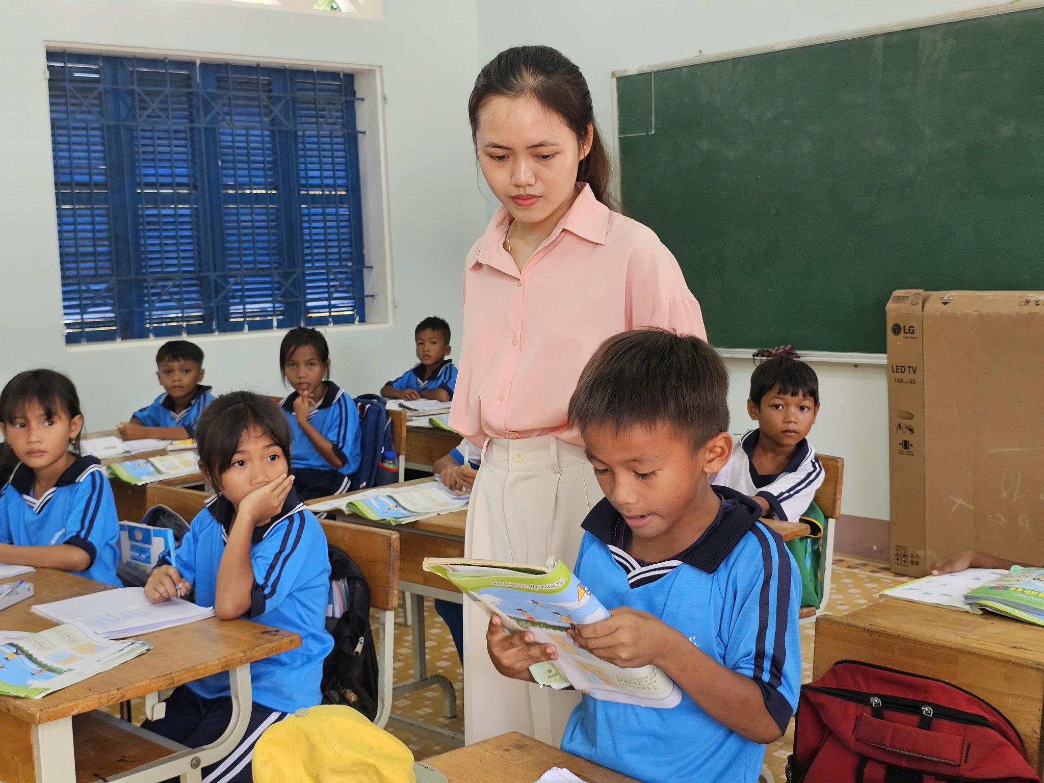 Gần 35.000 học sinh Gia Lai thiếu sách giáo khoa: Giải pháp nào đang được triển khai?