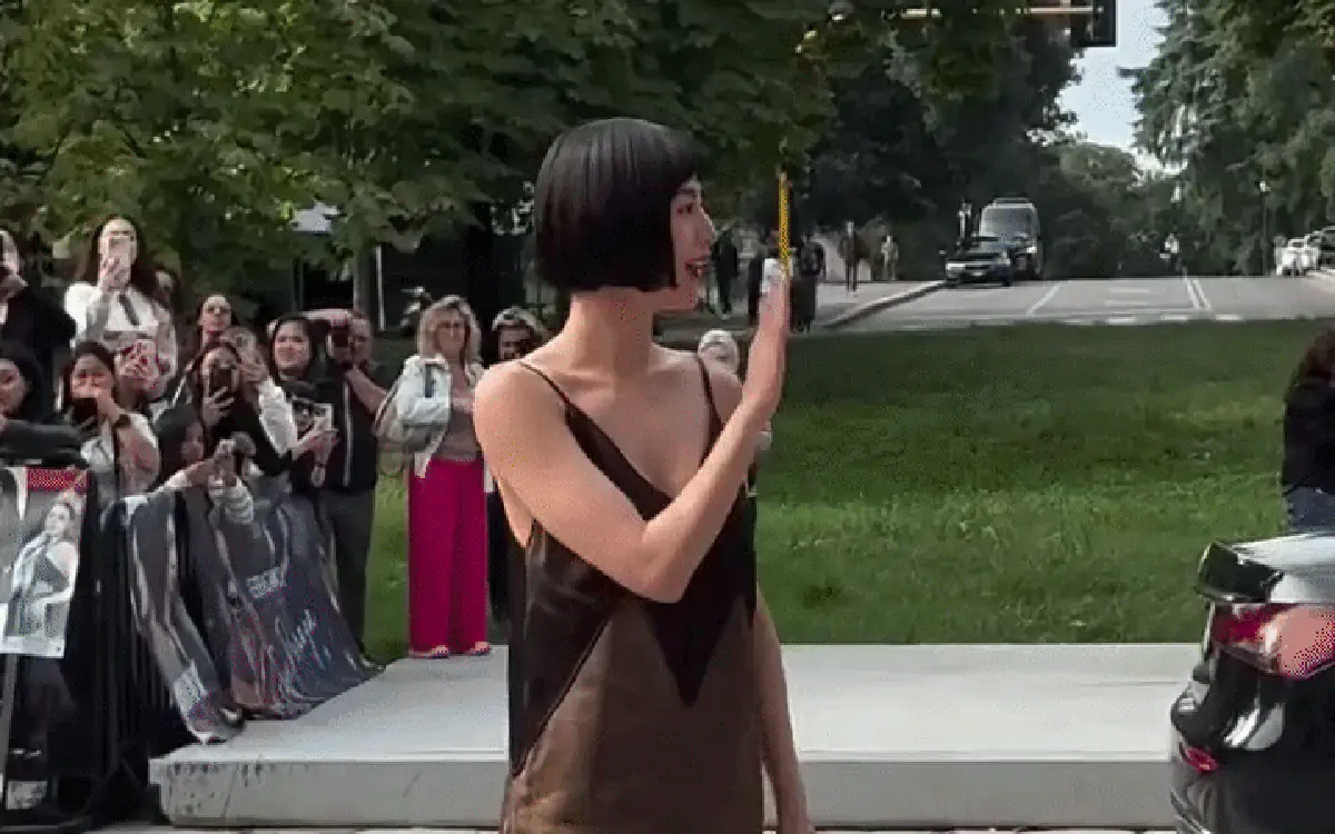 Nana tại Milan Fashion Week: Khi đôi môi thẩm mỹ trở thành tâm điểm