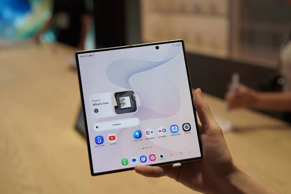 Điện thoại gập có thực sự thay thế được tablet?