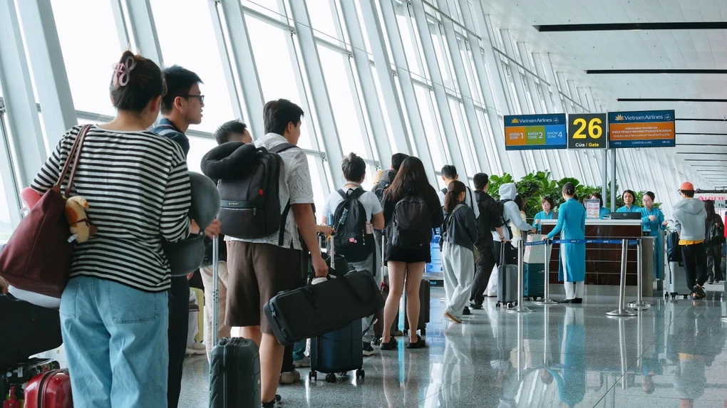 Tại sao hãng hàng không mua máy bay mới nhưng giá vé Tết vẫn cao?