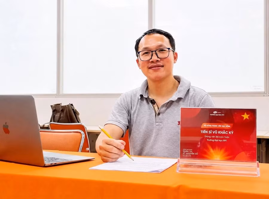 Hai nhà toán học Việt Nam và lời giải cho giả thuyết Courtade-Kumar