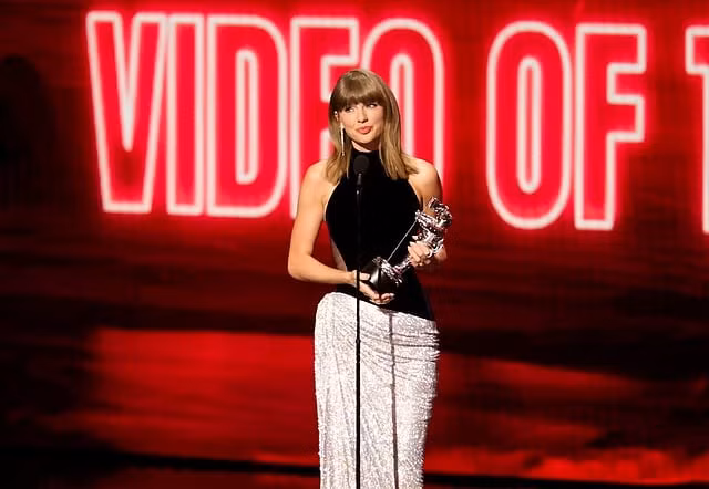 Taylor Swift lập kỷ lục lịch sử tại MTV VMAs