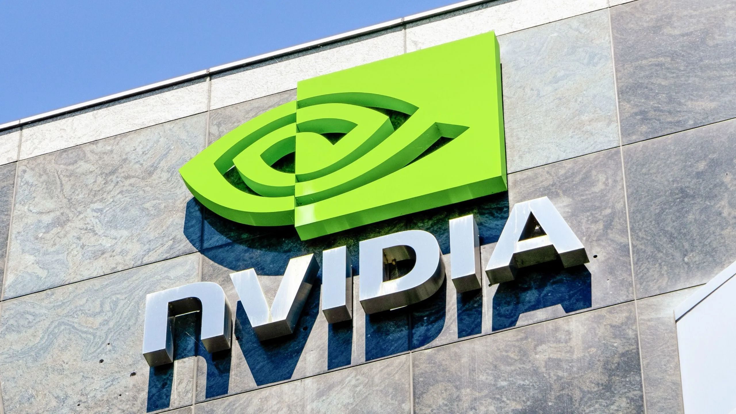 Nvidia, Darktrace và cuộc chạy đua kiểm soát tác tử AI