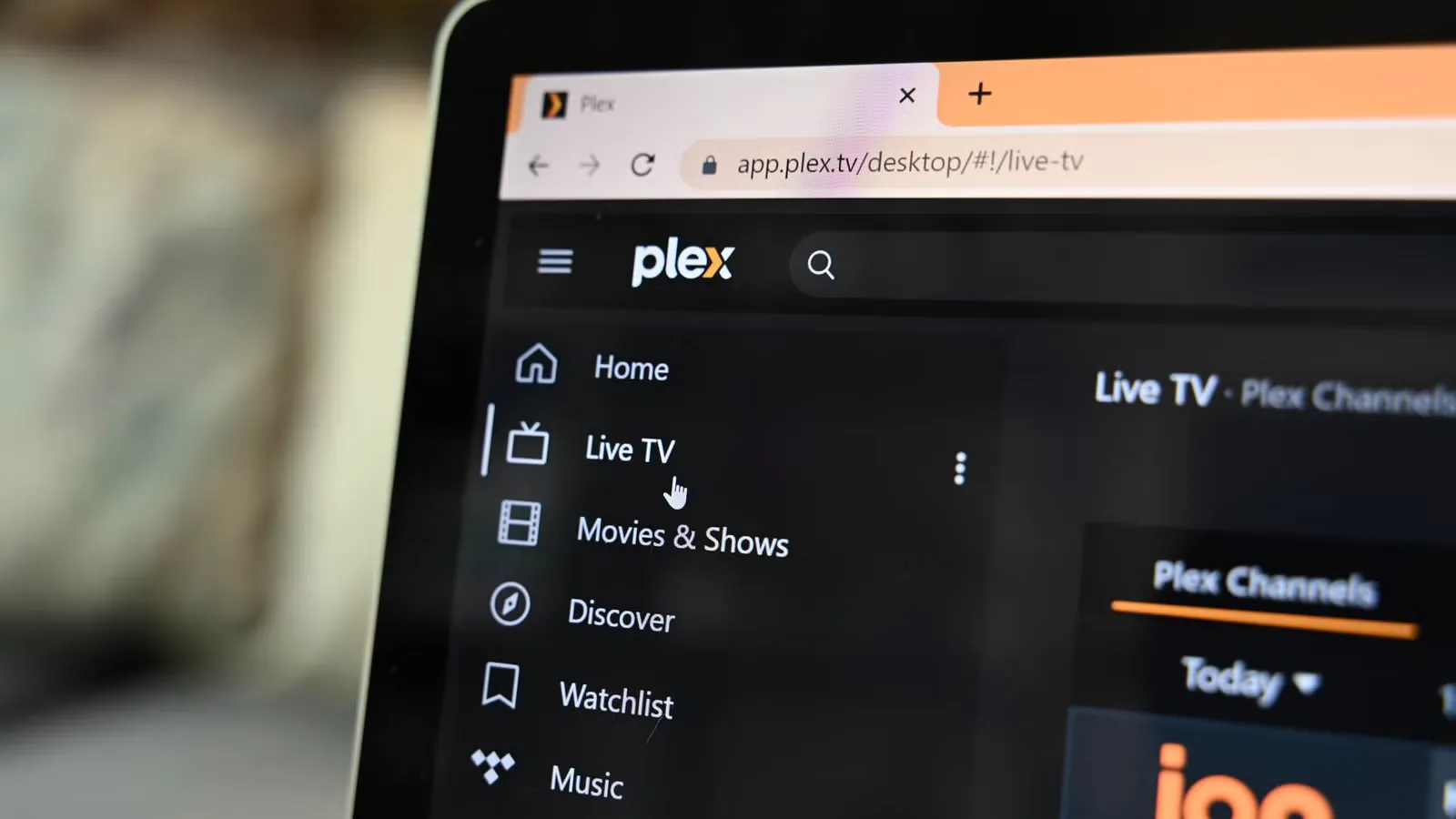Biến máy chủ Windows cũ thành NAS phục vụ phim với Plex và Jellyfin