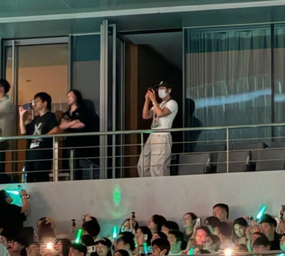Bão chỉ trích từ fan Đầu Xuân Tươi Sáng: Khi tình yêu phim biến thành vũ khí tẩy chay