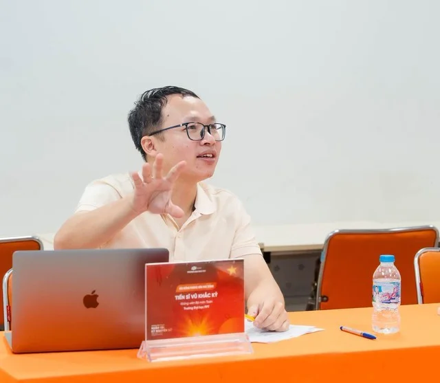 Hai nhà toán học Việt chứng minh giả thuyết Courtade-Kumar