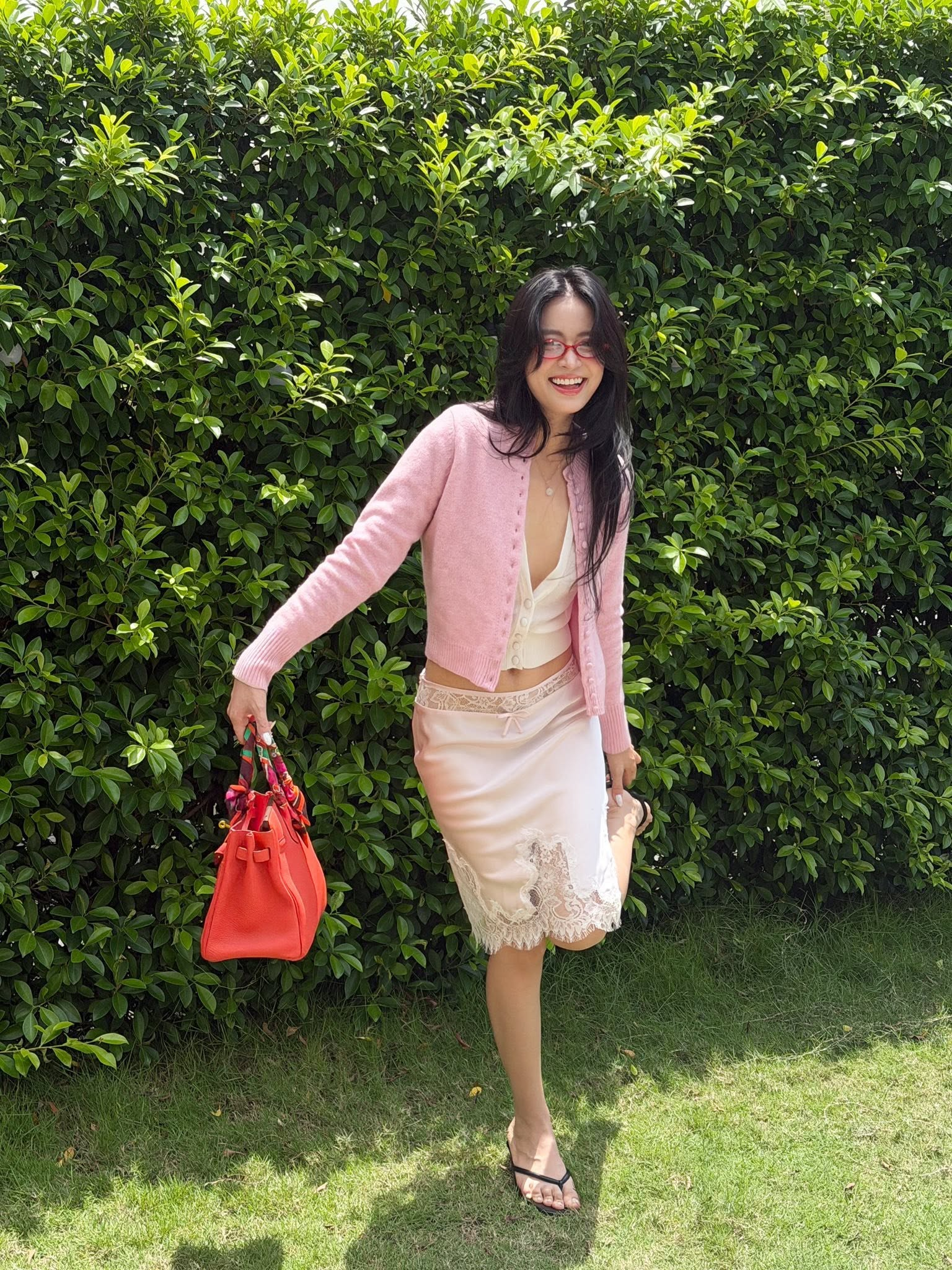 Hoàng Thùy Linh phối đồ luxury: đắt đỏ nhưng rất thông minh