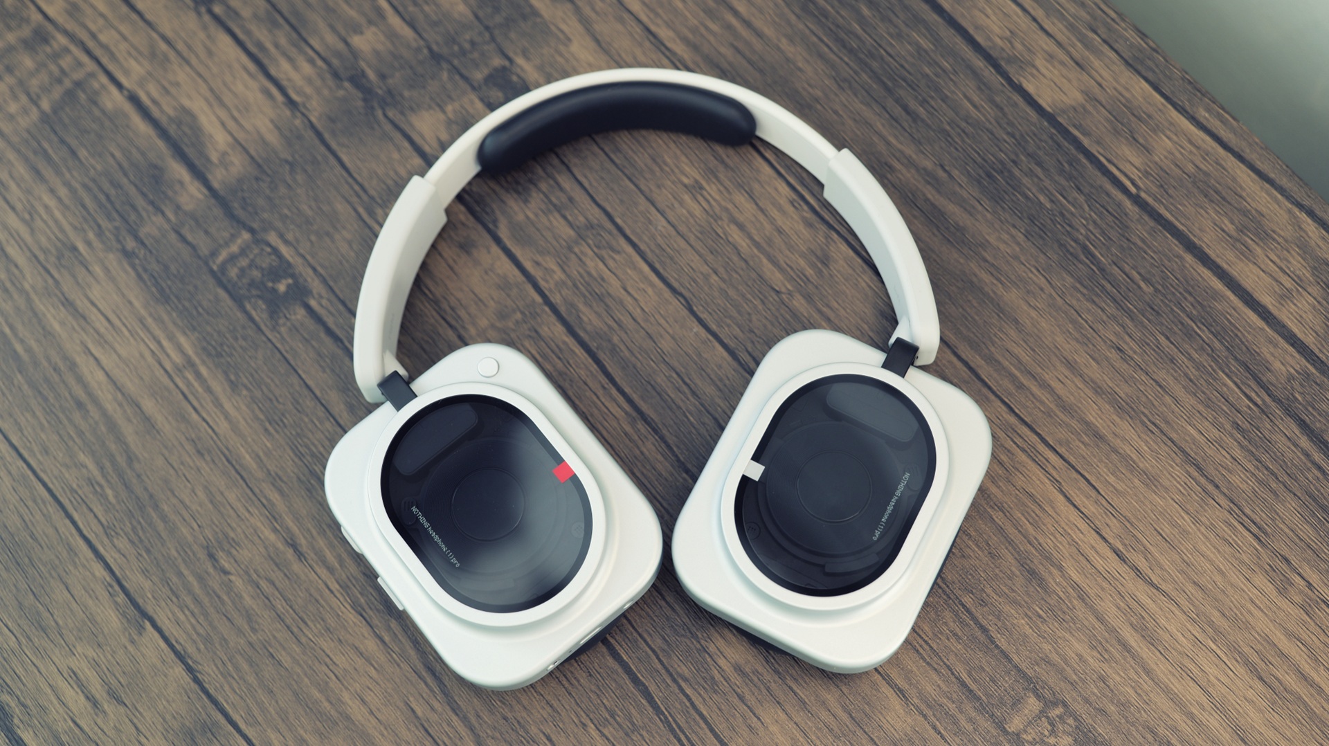 Nothing Ear (3a) vs Nothing Headphone 1 Pro: chọn tai nghe chống ồn giá rẻ nào?