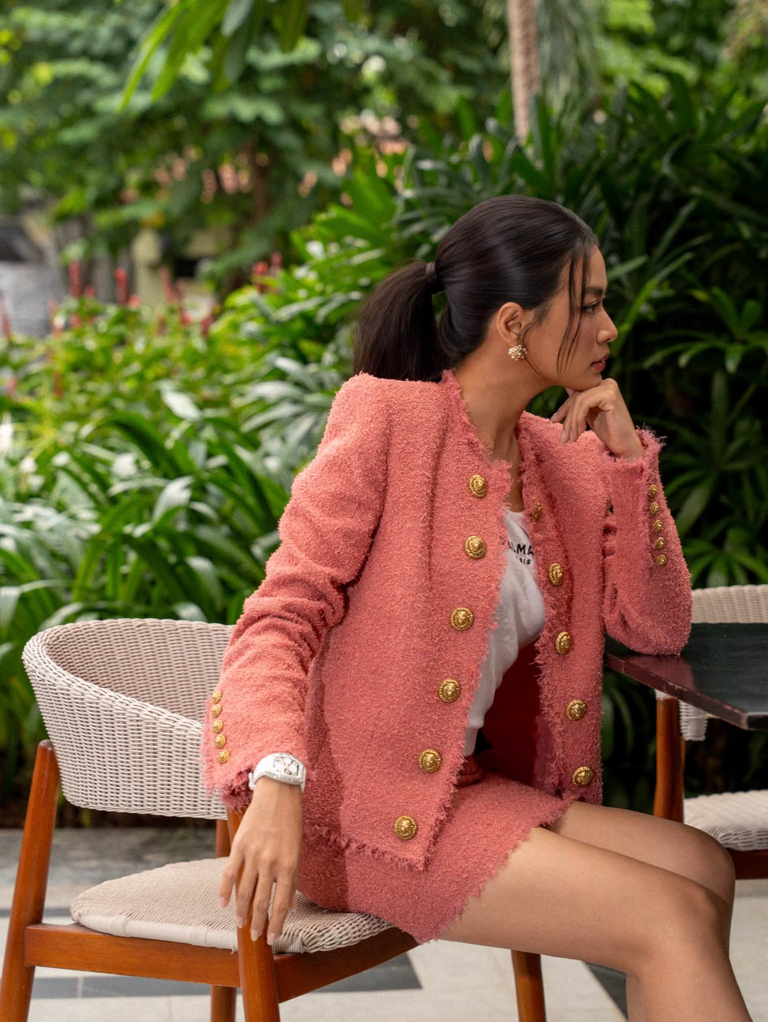 Hoàng Thùy Linh phối đồ luxury: đắt đỏ nhưng rất thông minh