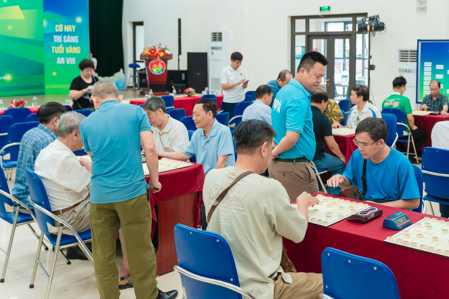 Khám mắt miễn phí cho người cao tuổi: từ sàng lọc đến khoảng trống tiếp cận chuyên khoa