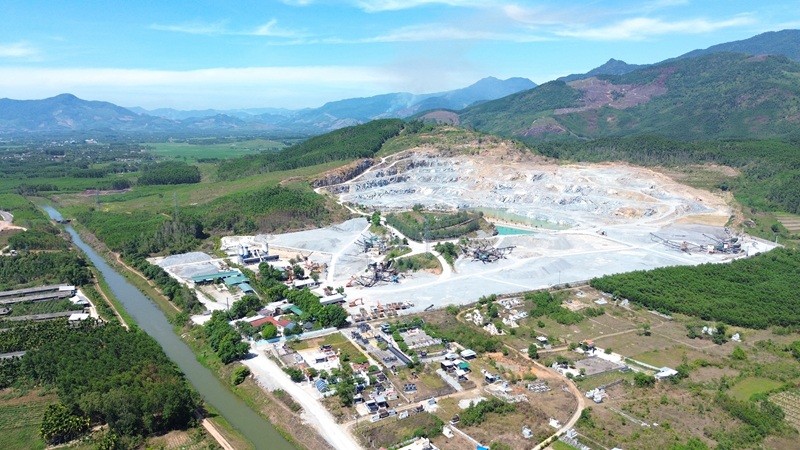Nhu cầu vật liệu xây dựng tăng vọt nhưng mỏ đá, cát đã hết công suất