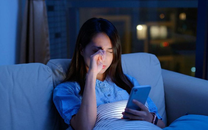 Phim AI ngắn và vòng lặp nghiện: Cái giá phải trả cho giấc ngủ và sức khỏe tâm thần