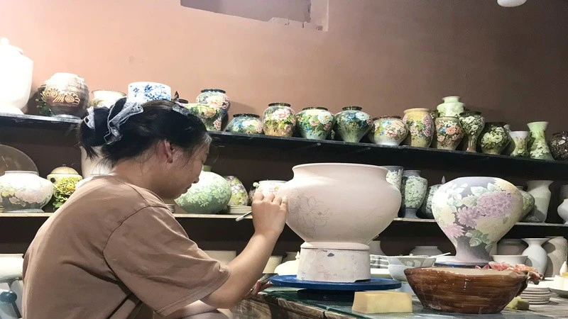 Làng gốm Bát Tràng: Hợp tác xã và bước chuyển sang hệ sinh thái sản xuất hiện đại