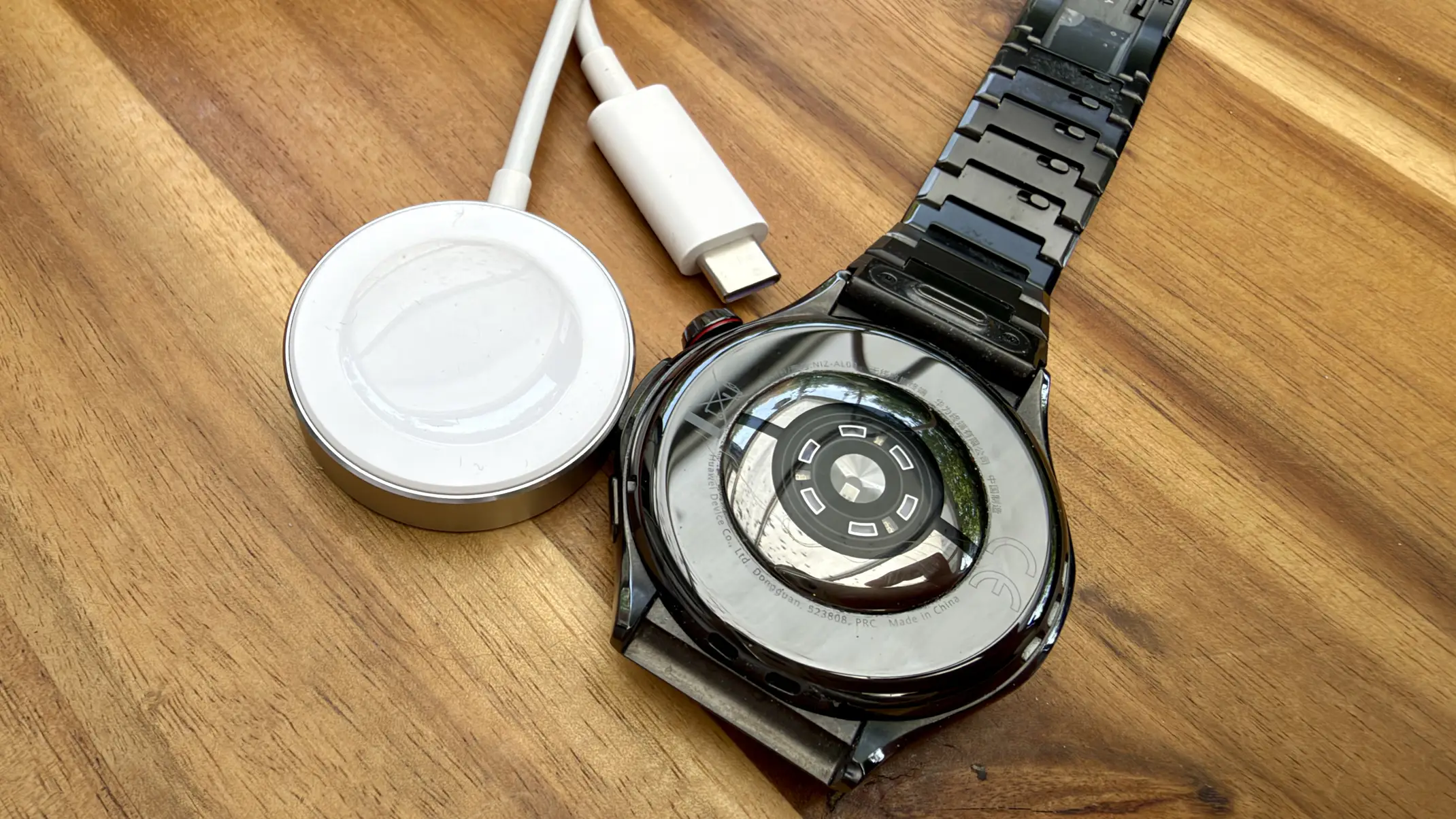 Huawei Watch 6 Pro: Titanium cao cấp, cảm biến sức khỏe có xứng tầm flagship?