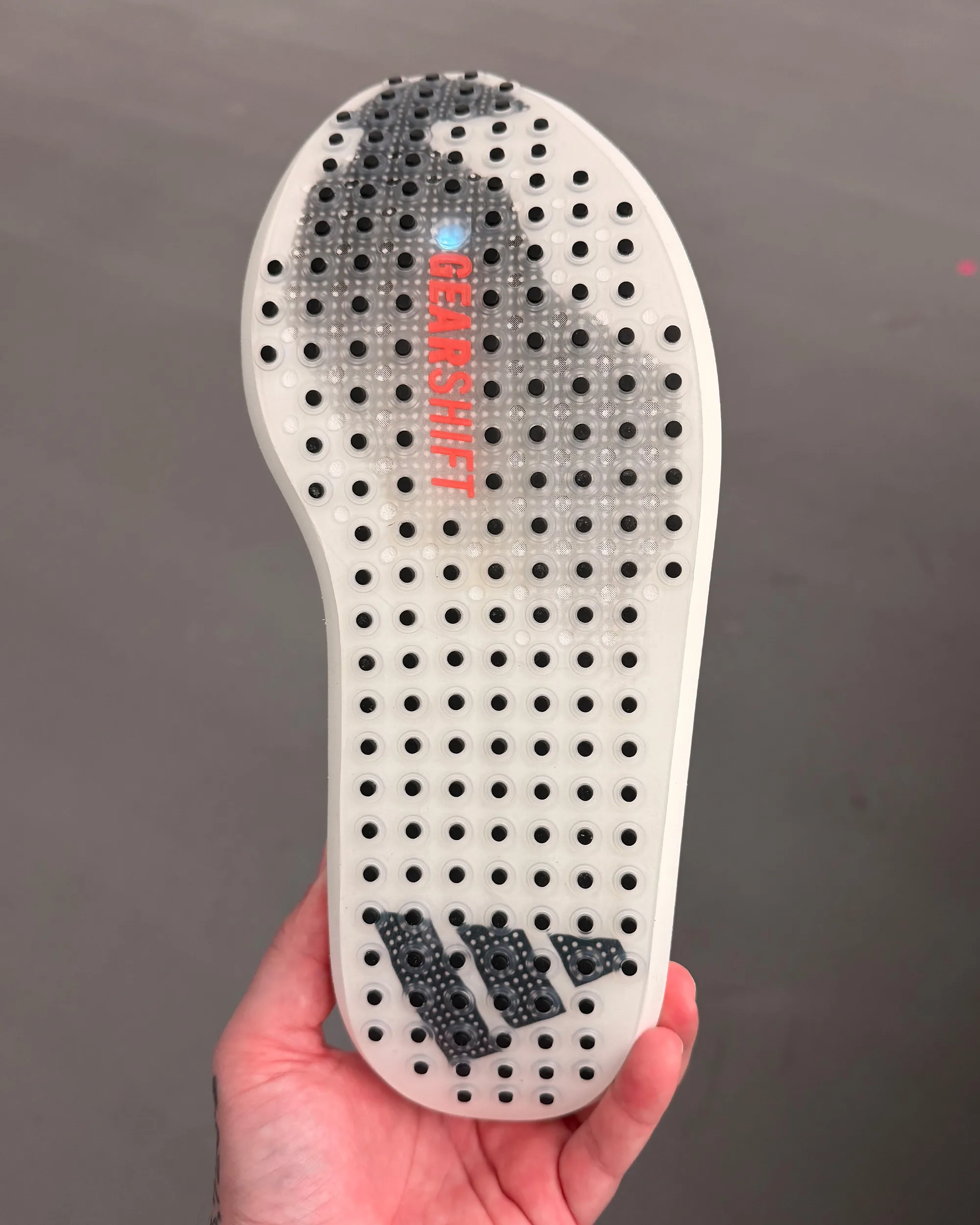 Công nghệ carbon plate: Cuộc đua giữa Adizero Adios Pro 5 và Adizero Gearshift