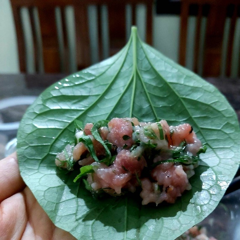 Chả lá lốt xanh mướt, nhân mềm thơm: Bí quyết trước khi rán