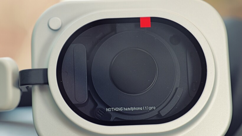Nothing Headphone (1) Pro: Tai nghe chống ồn studio-tuned cho người đi làm