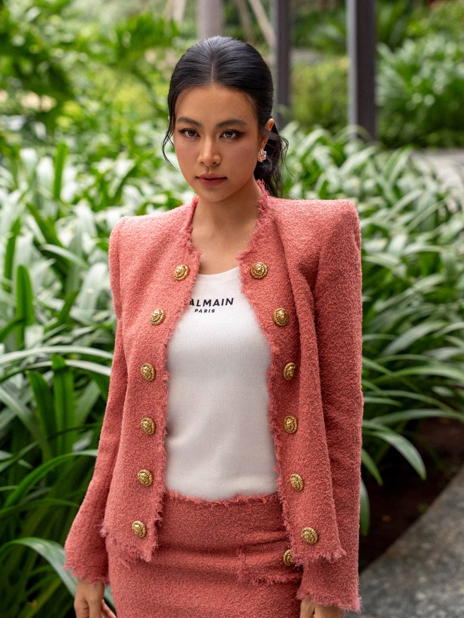 Hoàng Thùy Linh phối đồ luxury: đắt đỏ nhưng rất thông minh