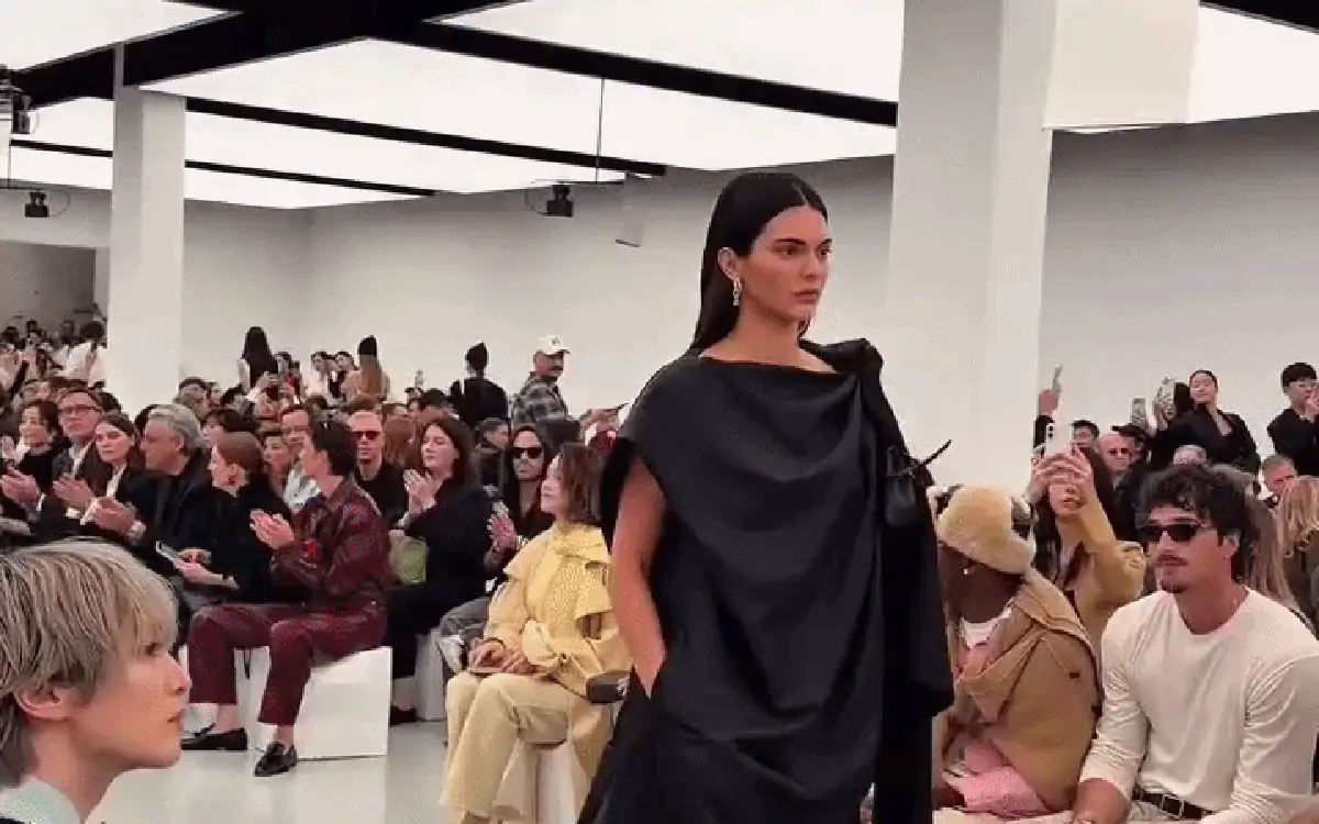 Bottega Veneta Xuân-Hè: Khi Intrecciato thành ngôn ngữ chung của front row