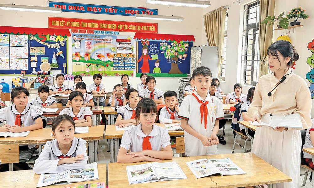 Đường dây nóng chống lạm thu học sinh: Cha mẹ không còn phải im lặng