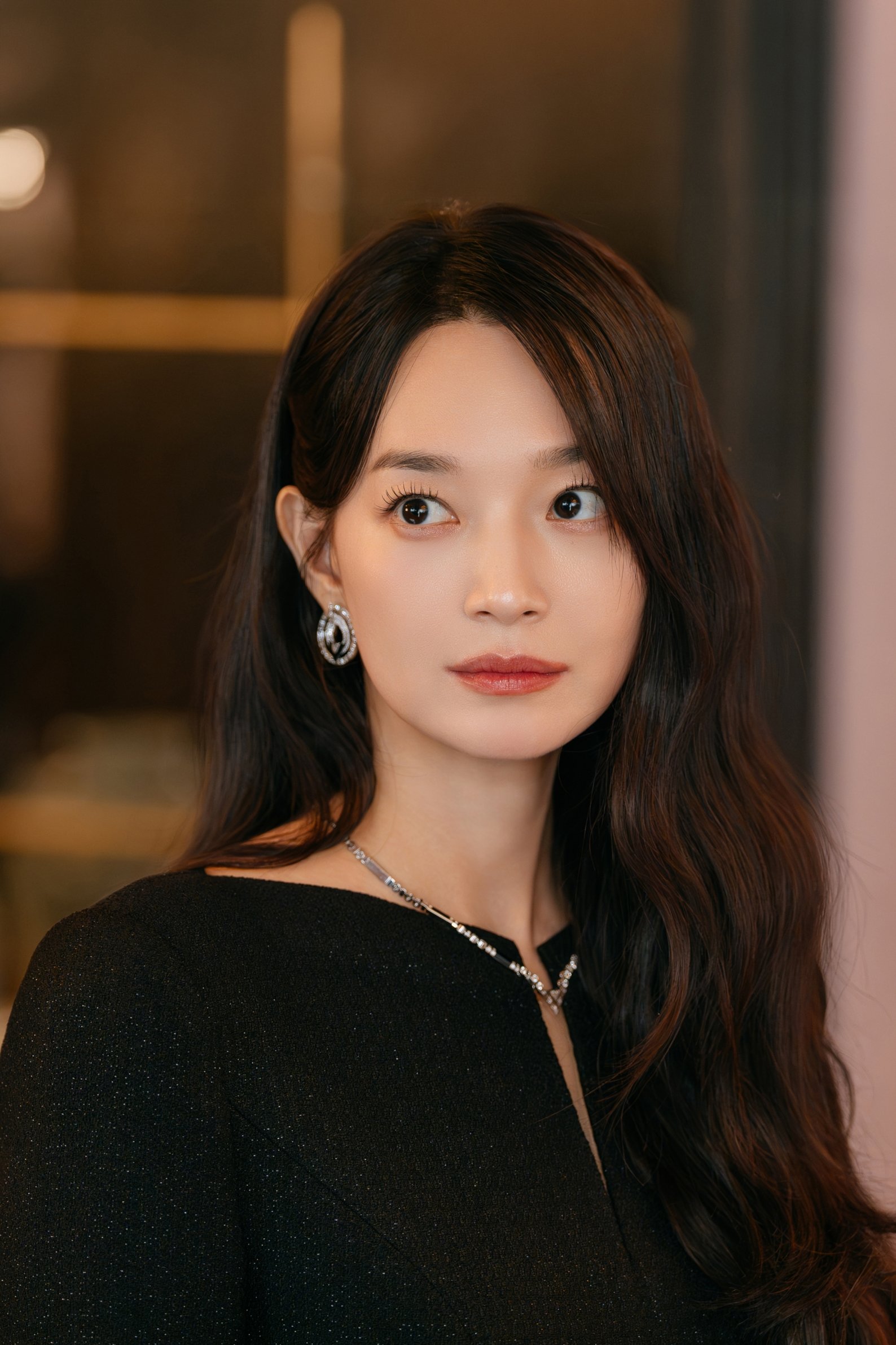 Thiết kế trang phục hoàng gia trong “Nữ hoàng tái hôn”