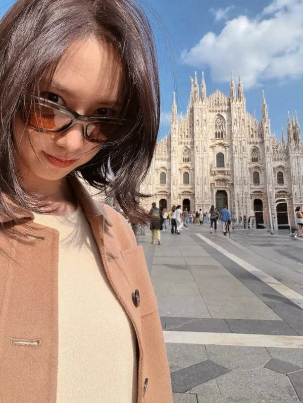 Im Yoon‑ah Định Nghĩa Lại Sự Thanh Lịch Tại Milan Fashion Week