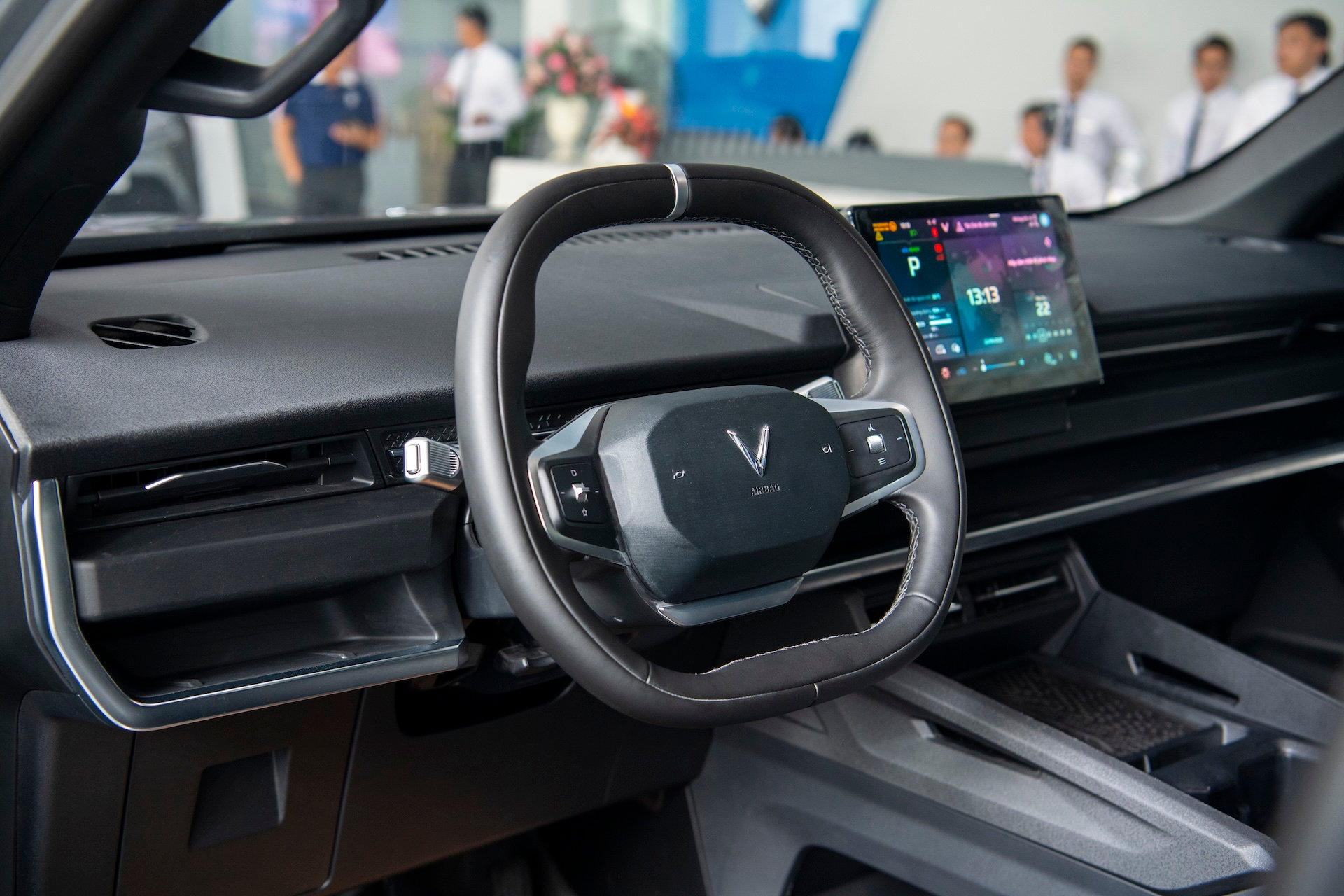 VinFast VF Wild vs Mitsubishi Triton: Chọn công nghệ REEV hay diesel?