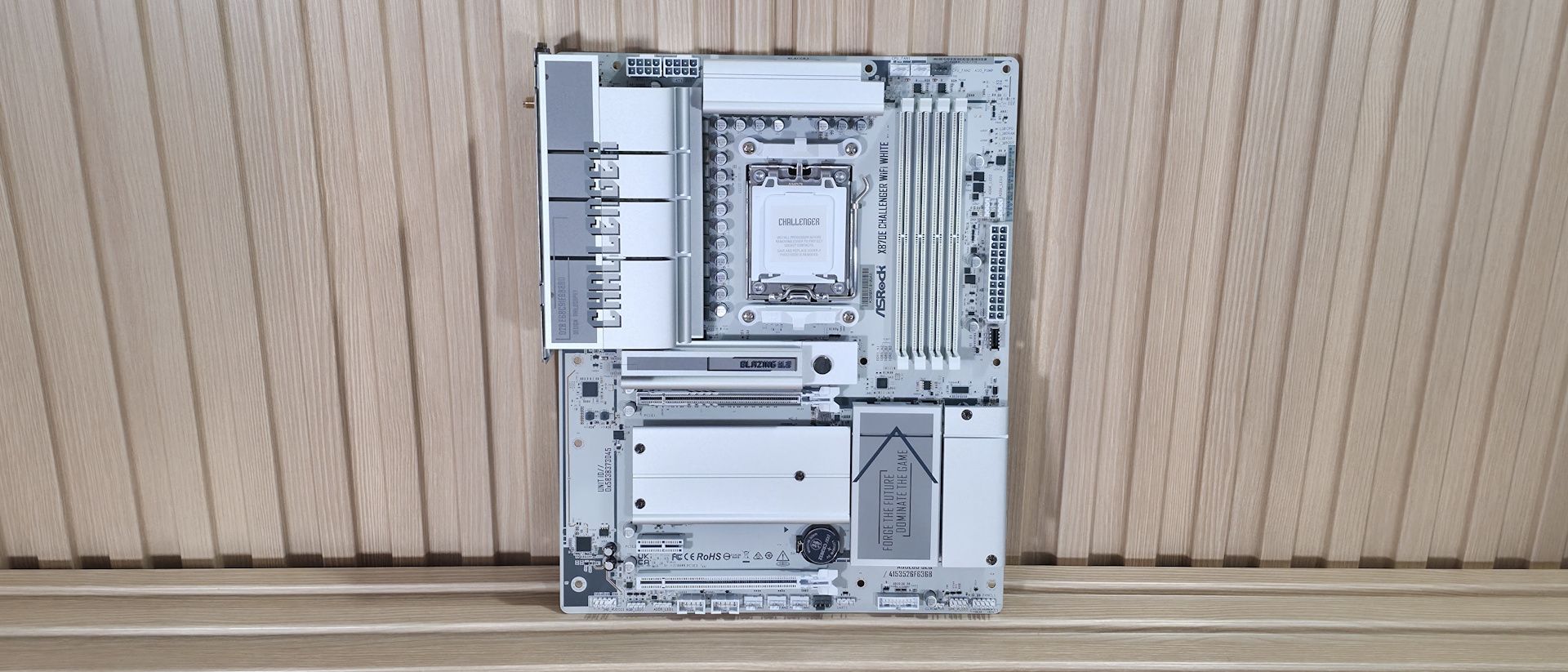 Mainboard X870E vs B760M vs TRX50: chọn nền tảng nào cho build PC cao cấp