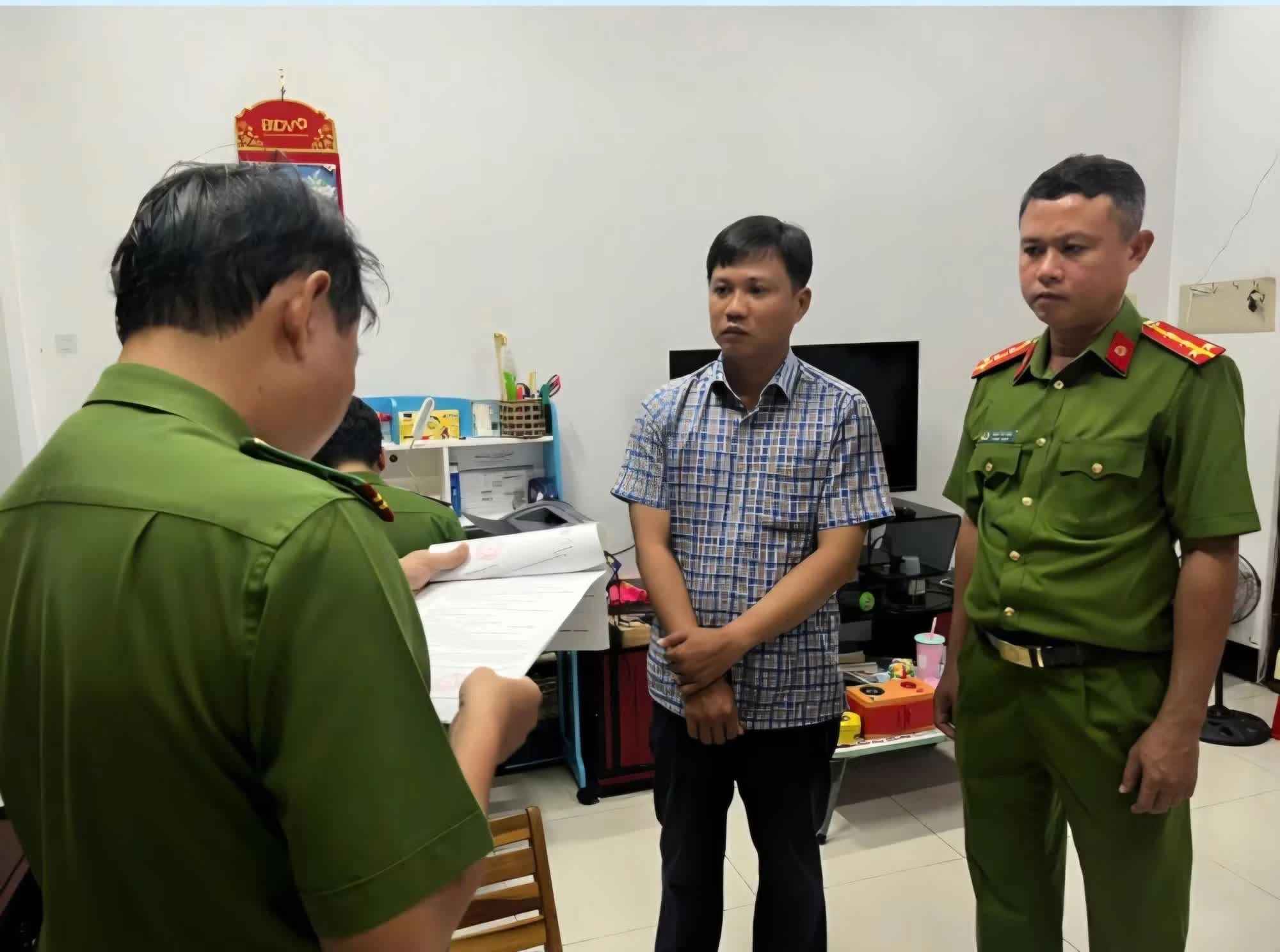 Truy quét mỹ phẩm giả mạo và kem chống nắng giả: Người dùng phải tự bảo vệ mình