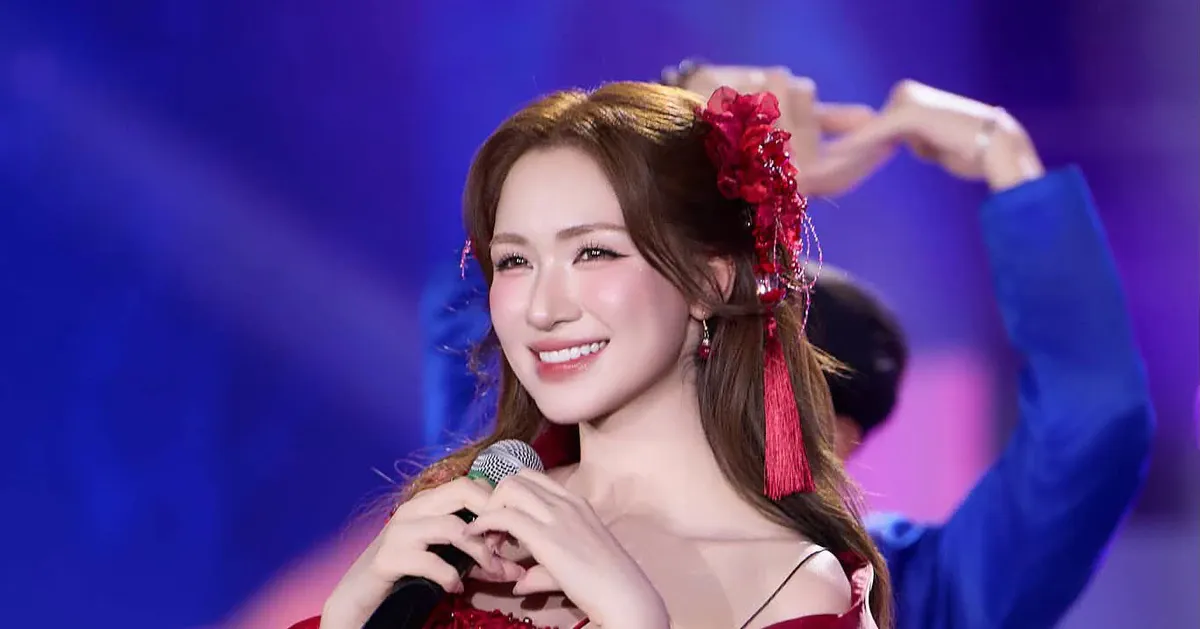 Hòa Minzy mang âm nhạc về quê: khi concert hóa thành ngày hội làng