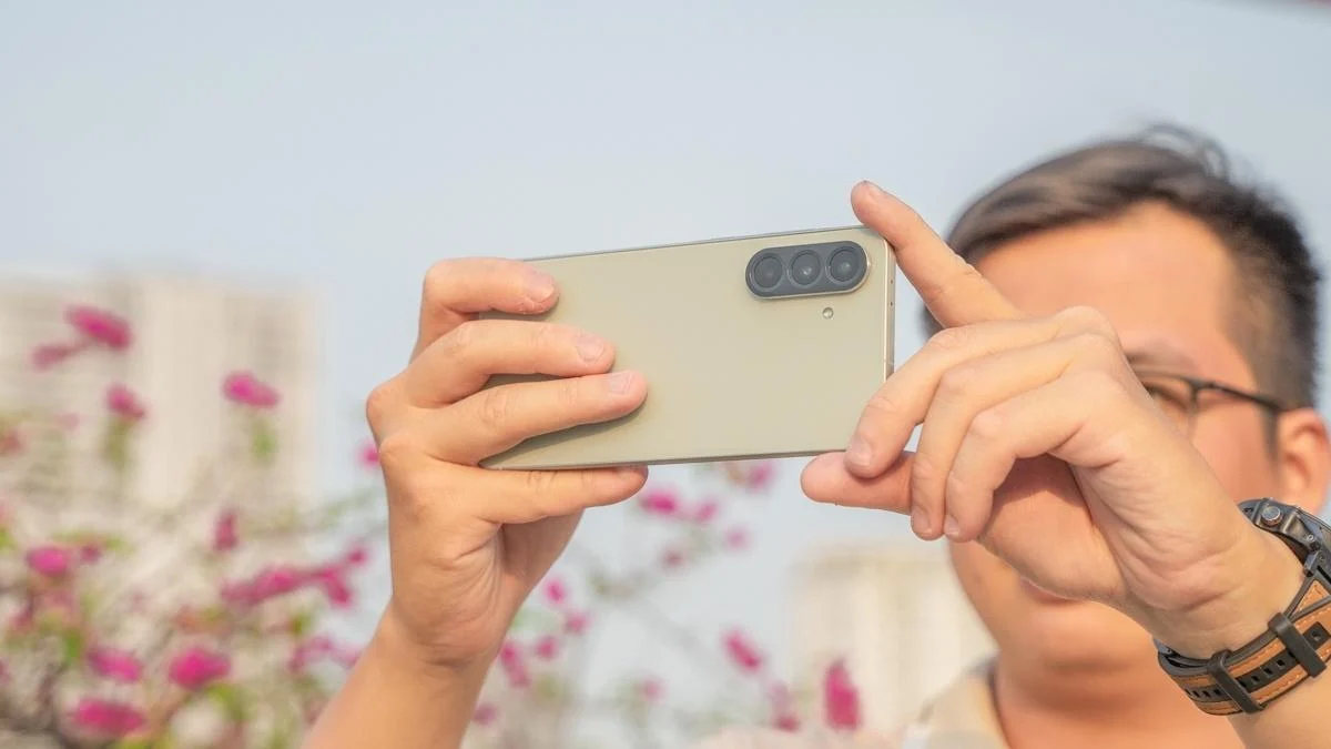 Samsung Galaxy A56 vs Nothing Phone 3a: chọn bền bỉ hay khác biệt?