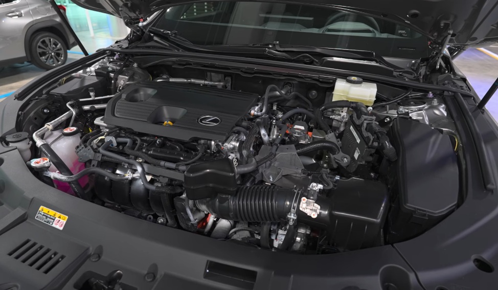 Lexus ES 500e: sedan điện hạng sang 2 mô-tơ gần 3 tỷ