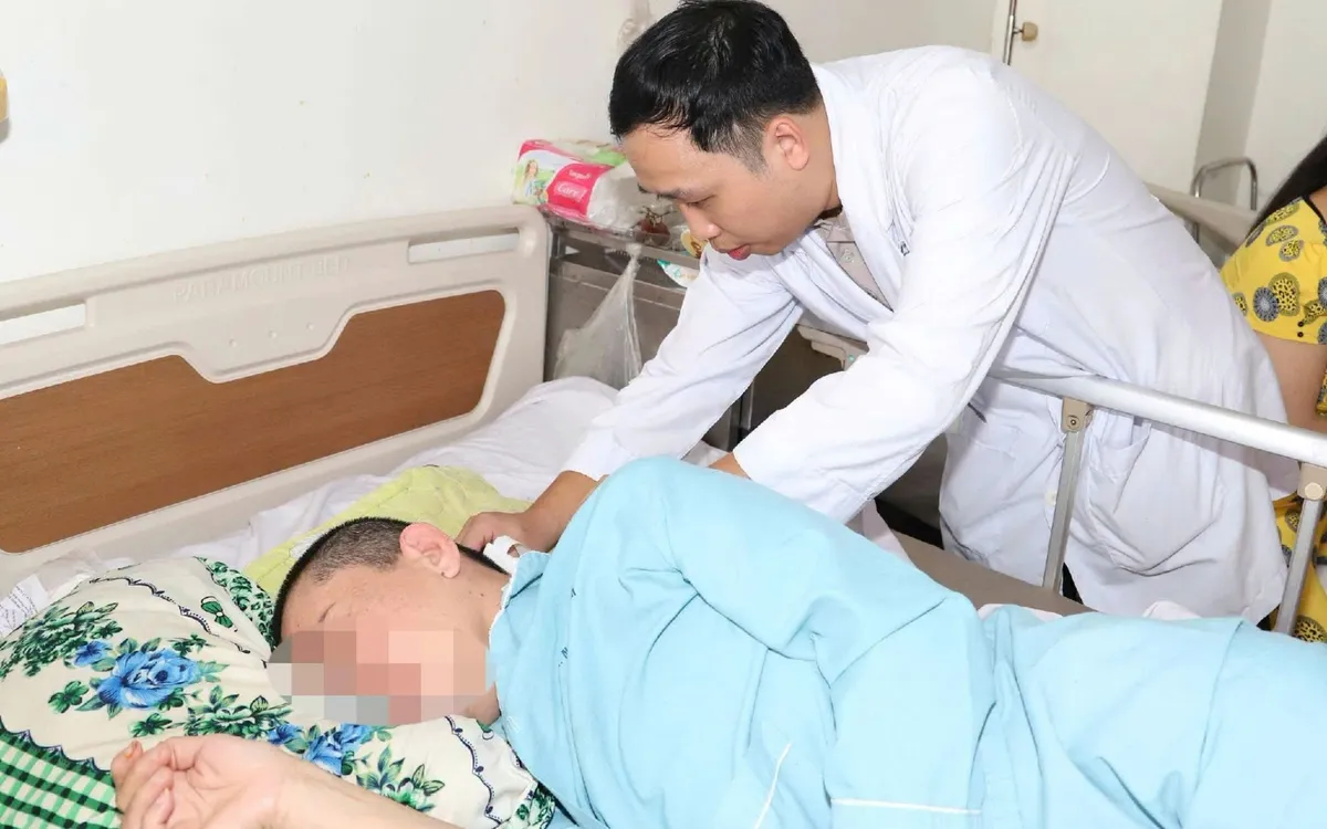Từ đau đầu bình thường đến vỡ mạch máu não: Đừng chờ đến khi quá muộn