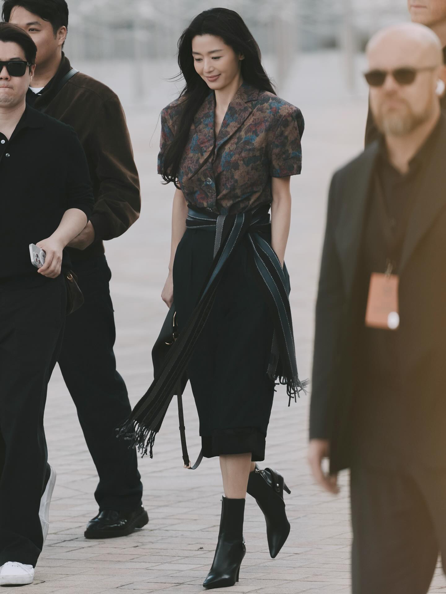 Jun Ji Hyun Rời Louis Vuitton Sang Saint Laurent: Trò Chơi Liên Minh Thương Hiệu Mới