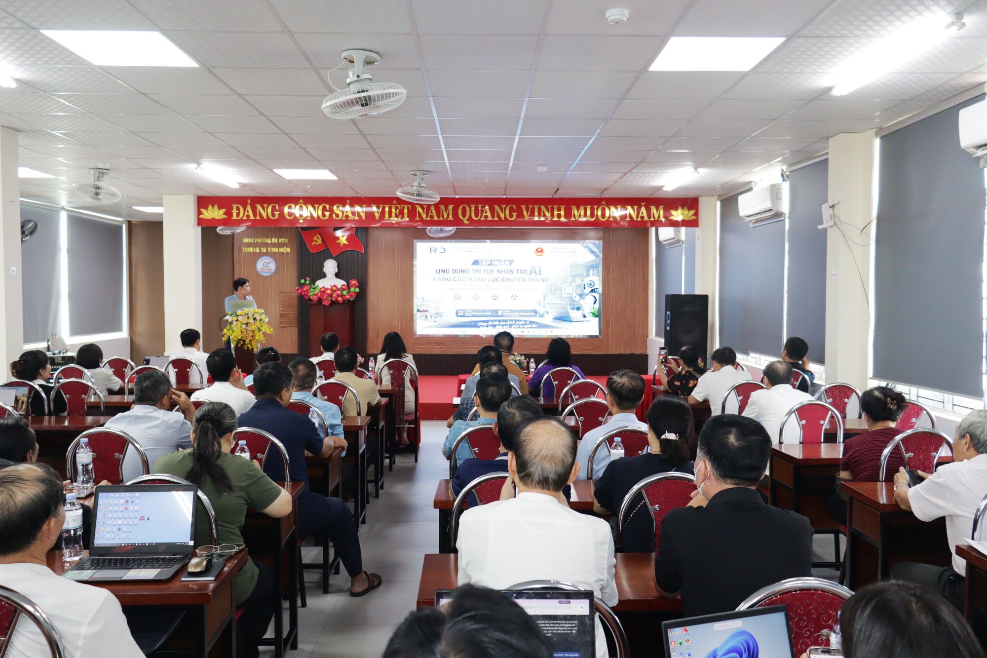 Từ phường đến xã: làn sóng AI đào tạo cán bộ ở cơ sở