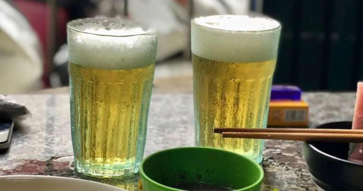 Uống một chai bia mỗi tối: “Liều thuốc ngủ” đang âm thầm phá gan và tim