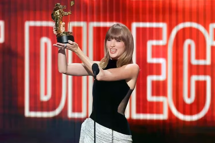 Taylor Swift và khoảnh khắc hóa thân thành nhà làm phim tại VMAs