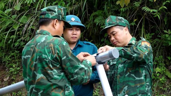 Đèn năng lượng mặt trời thắp sáng biên giới, đổi đời nông thôn