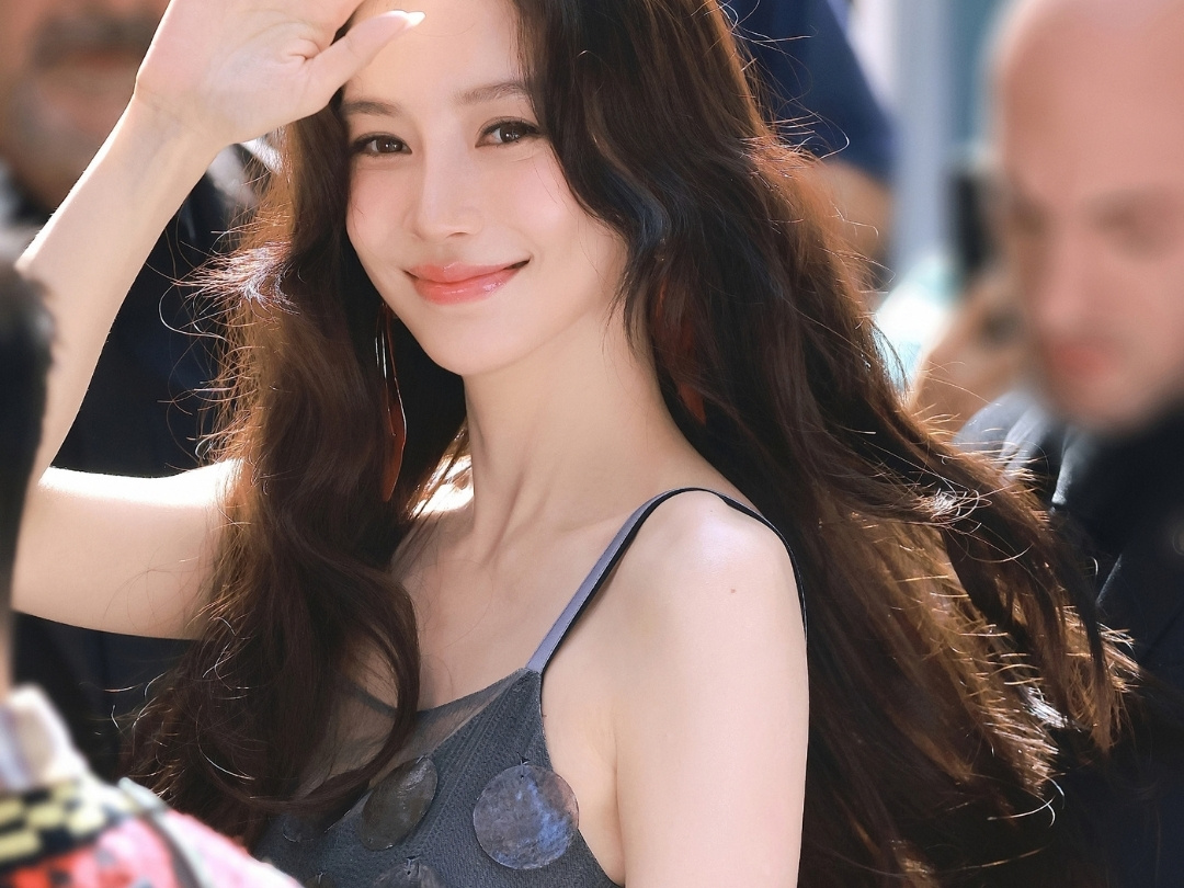 Angelababy và sao Thái Lan thống trị Milan Fashion Week