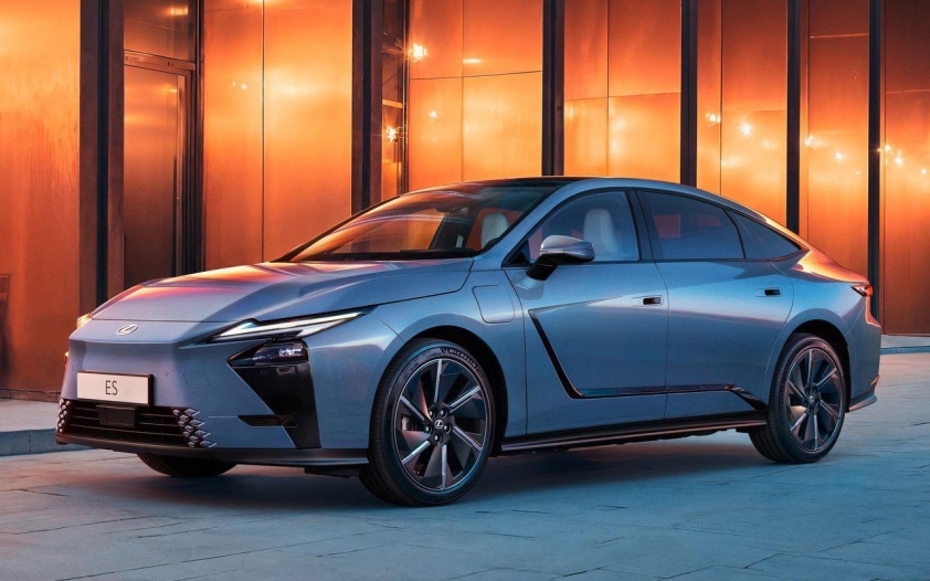 Lexus ES 500e lộ thông số: sang trọng nhưng “ăn điện” đáng suy nghĩ