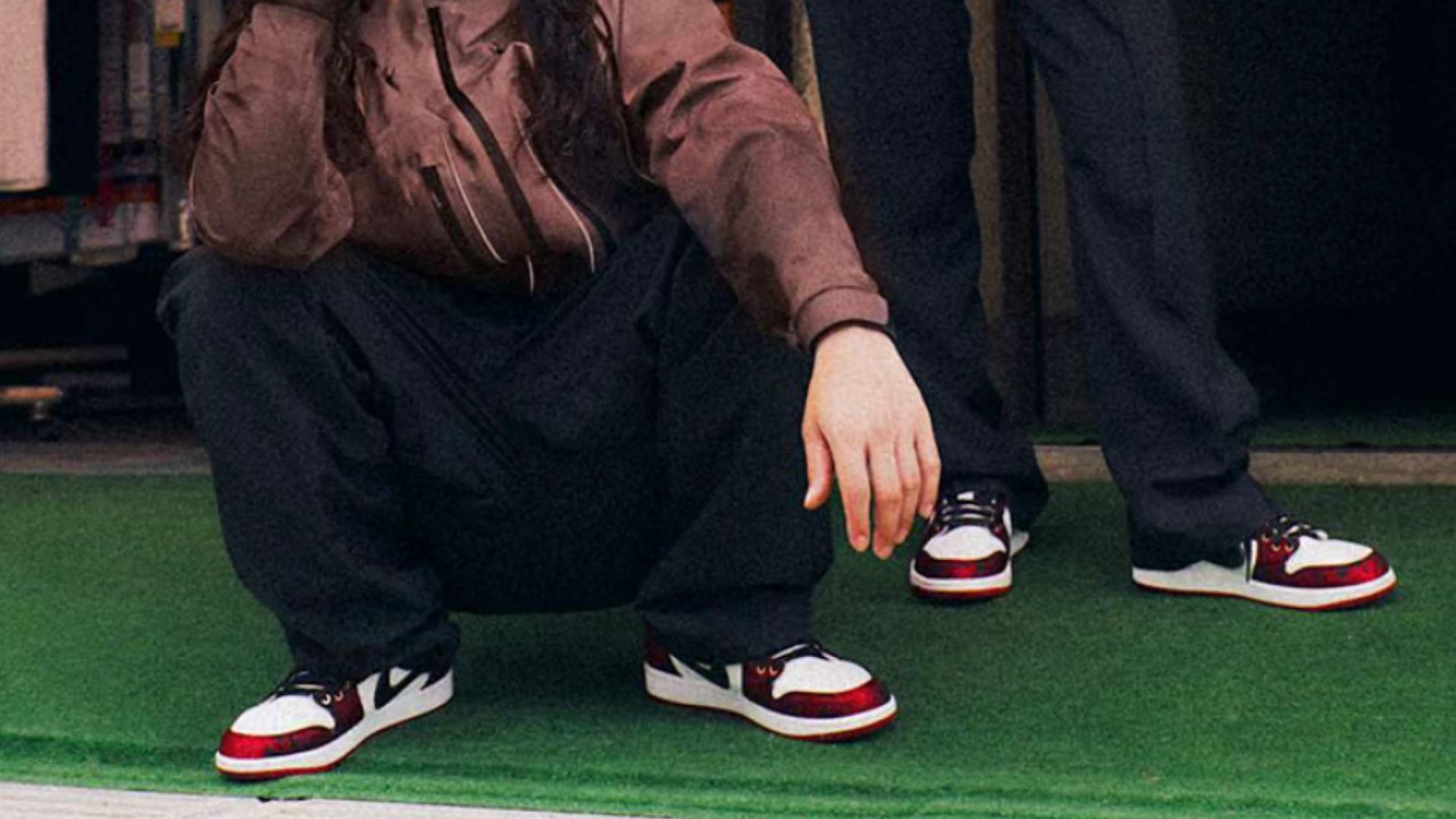 Từ Bad Bunny đến Jordan: Khi giày sneaker collaboration chiếm trọn mạng xã hội