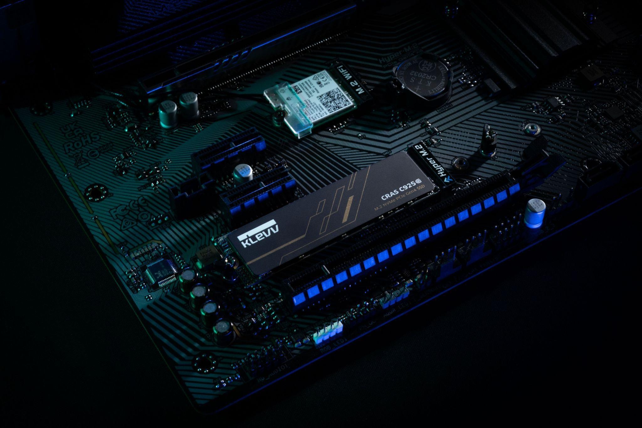 Bộ ba SSD PCIe Gen4 KLEVV CRAS C930, C925G, C910G cho game thủ và PC enthusiast