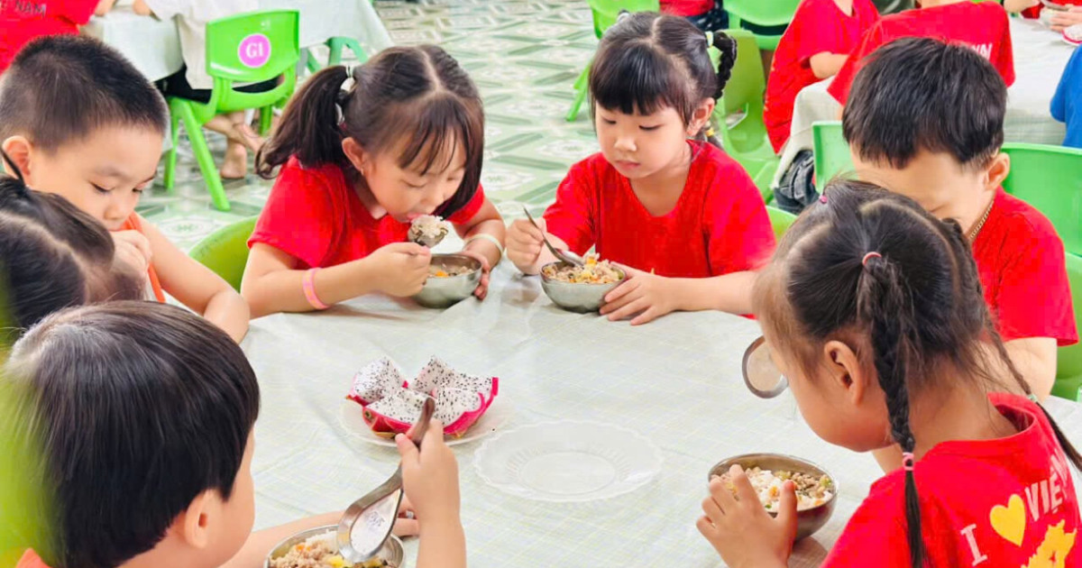 Nhà trường phải công khai bữa ăn bán trú hằng ngày: phụ huynh đang nắm thêm quyền gì?