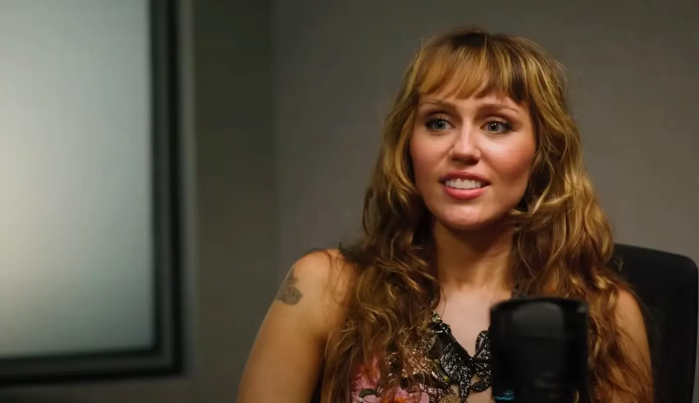 Miley Cyrus và ‘Bass Persuades’: Màn trở lại đòi lại ngôi vương pop