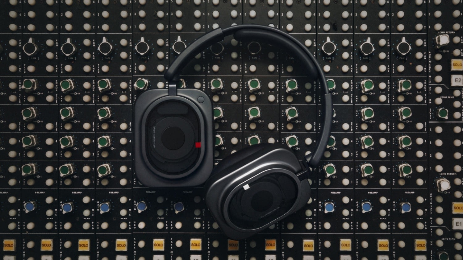 Nothing Headphone (1) Pro ANC 46dB: Đủ sức thách thức chuẩn chống ồn cao cấp?